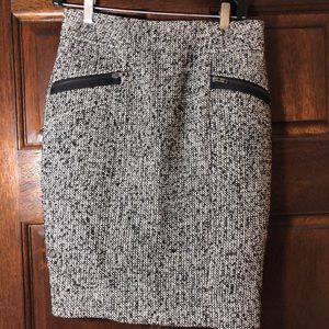 Love 21 Sophisticated black/white pencil skirt faux pockets old money office lux